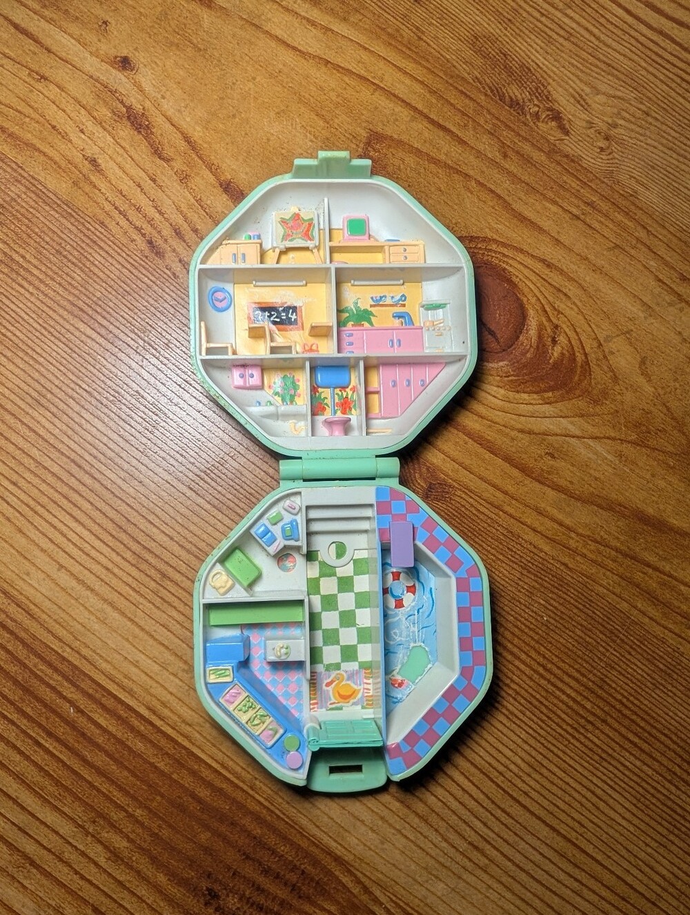 Vintage Polly Pocket Polly's School-Green Compact 1990 Bluebird